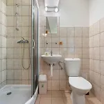 I By Interhome Lenora